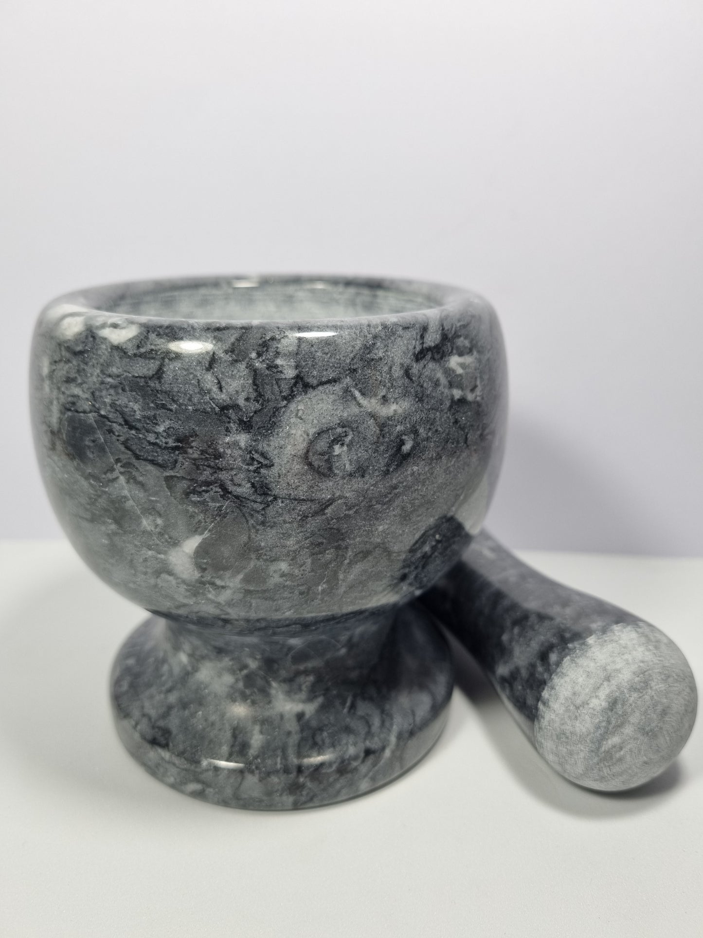 4. Mortero de Alabastro con pie