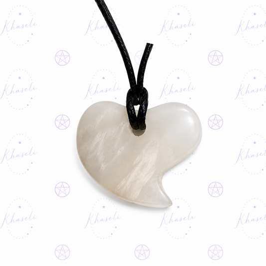Colgante Corazón de Cuarzo Blanco – Luz, Protección y Energía Positiva