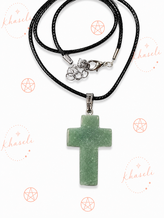 Colgante Cruz de Aventurina Verde – Protección, Prosperidad y Equilibrio